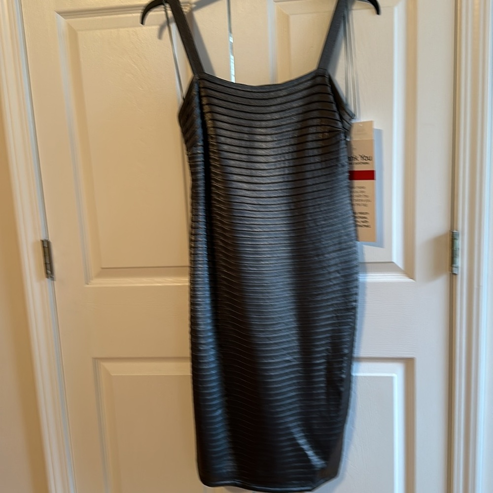 Dress - Picture 4 of 13